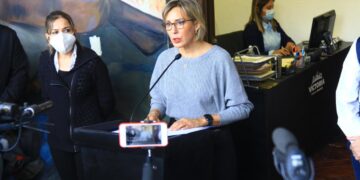 Reconoce alcaldesa Pilar Gómez a victorenses cumplidos con predial