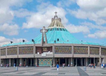 Reabren Basílica de Guadalupe y llegan miles de fieles