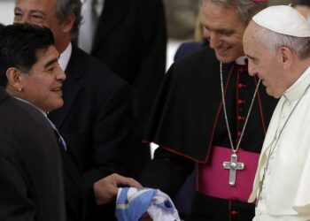‘Maradona era poeta en la cancha’, opina el papa Francisco