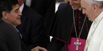 ‘Maradona era poeta en la cancha’, opina el papa Francisco