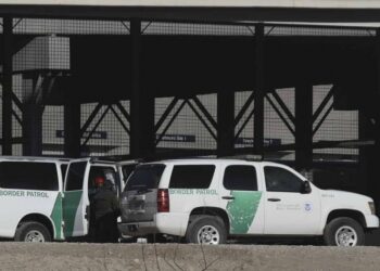 Agente de EU mata a migrante en frontera con México
