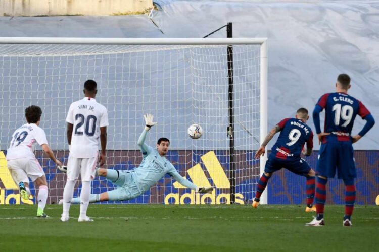 Real Madrid cae 2-1 ante  Levante en la Liga Española