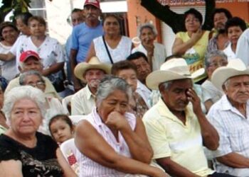 Acelerarán vacunación para ancianos; recibirán dosis CanSino/China