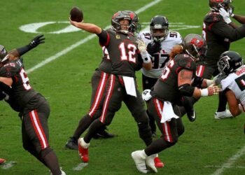 Tom Brady aumenta su récord con Bucaneros