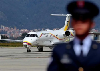 Avión de presidente de Ecuador aterriza de emergencia