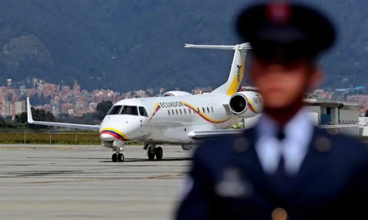 Avión de presidente de Ecuador aterriza de emergencia