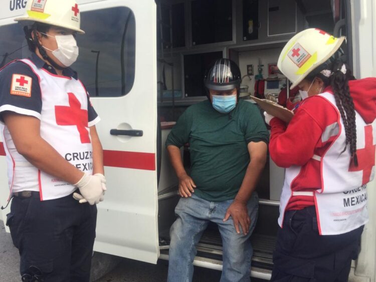 Empleada lesiona a motociclista en choque