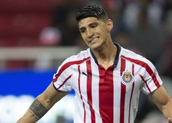 Alan Pulido presenta controversia por supuesto adeudo de Chivas