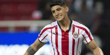 Alan Pulido presenta controversia por supuesto adeudo de Chivas