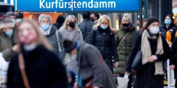 Alemania restringe movilidad por primera vez y alarga encierro