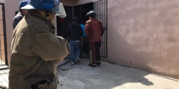 Corto circuito causa incendio de vivienda