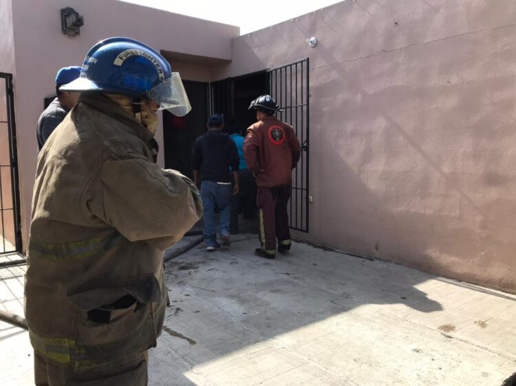 Corto circuito causa incendio de vivienda