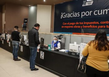 Pone Rivas ejemplo y paga impuesto predial en Nuevo Laredo