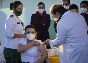 Completamente recuperada, doctora que tuvo reacción adversa a vacuna anticovid