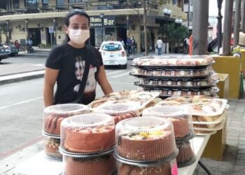 Autorizan venta de roscas en la vía pública en Tampico