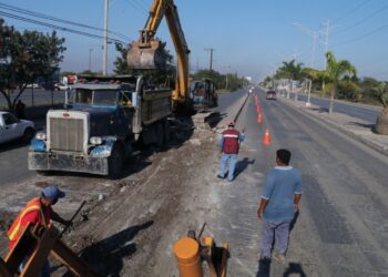 Supervisa alcalde avance de obra en avenida Lauro Villar