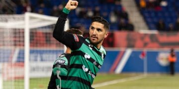 Diego Valdés, baja de Santos hasta por tres meses