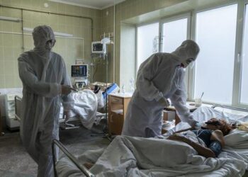 Por primera vez en un día se registran 15,000 muertes por COVID-19