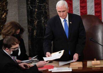 Anuncia Pence que no interferirá en certificación de Biden