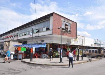 Inviable propuesta de locatarios para vender fuera del Argüelles
