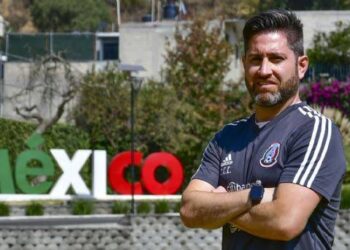Christopher Cuéllar deja la Selección Nacional Femenil