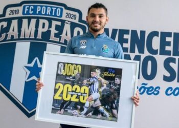 Tecatito Corona, nombrado el mejor jugador del 2020 en Portugal