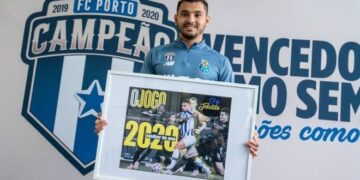 Tecatito Corona, nombrado el mejor jugador del 2020 en Portugal