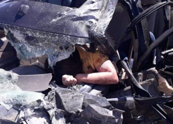 Muere mujer en terrible choque