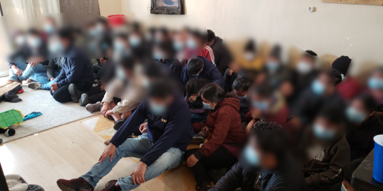 Arrestan a indocumentados en dos casas de seguridad en Laredo