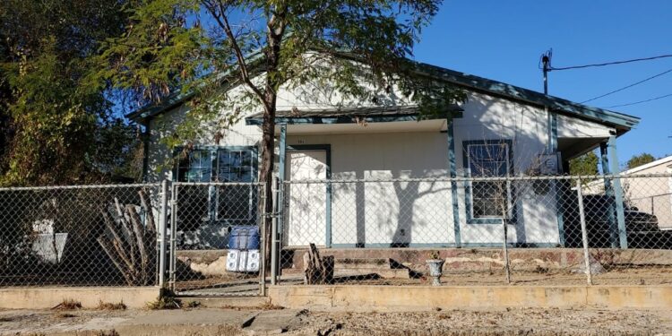 Arrestan a indocumentados en dos casas de seguridad en Laredo