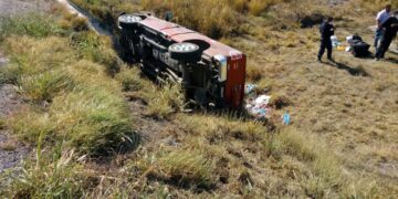 Vuelca camioneta en carretera Victoria-Matamoros; 3 heridos
