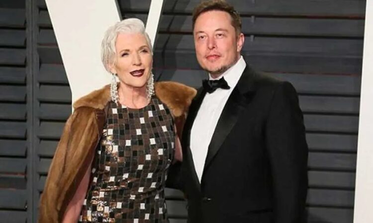 Elon Musk tiene una madre modelo