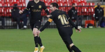 El Barcelona derrota 4-0 a Granada, con doblete de Messi