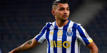 Tecatito Corona es nombrado el jugador más valioso del Porto por KPMG