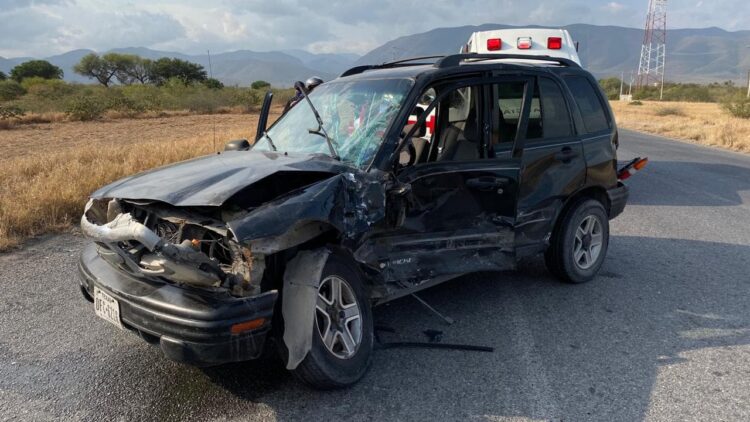 Familia herida en choque en ruta a Victoria-El Mante
