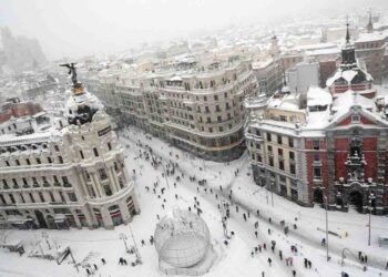 Suman 4 muertos por tormenta de nieve que paraliza España
