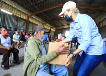 Lleva alcaldesa Pilar Gómez Leal apoyos a adultos mayores victorenses