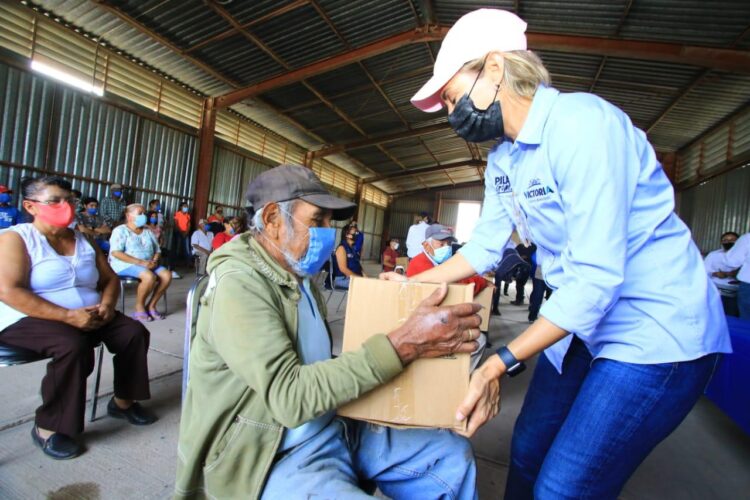 Lleva alcaldesa Pilar Gómez Leal apoyos a adultos mayores victorenses