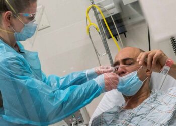 Variante de covid-19 llega a 8 estados de EU, entre ellos Texas y California