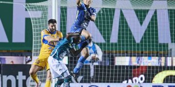 Tigres se impone a 2-0 al León en arranque de Guardianes 2021