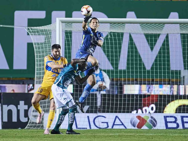 Tigres se impone a 2-0 al León en arranque de Guardianes 2021