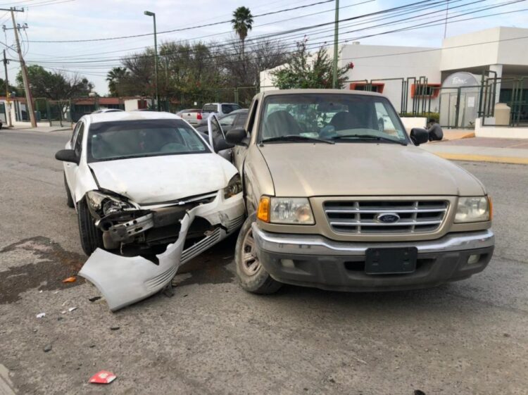 Costoso choque ocasiona imprudente chofer