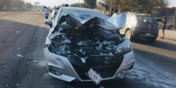 Auto se incendia tras choque