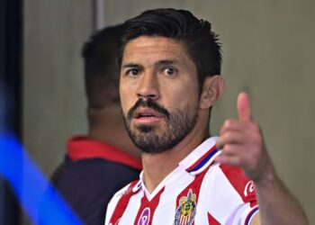 Oribe Peralta celebra su cumpleaños 37 con una “pamba” en el entrenamiento de Chivas