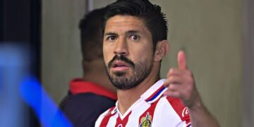 Oribe Peralta celebra su cumpleaños 37 con una “pamba” en el entrenamiento de Chivas