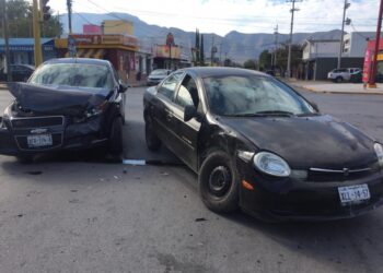 Encontronazo deja cuantiosos daños materiales