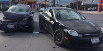 Encontronazo deja cuantiosos daños materiales