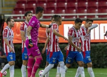 Chivas reporta un caso positivo de Covid-19 previo a su debut en el Clausura 2021