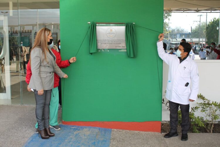 Hospitales del IMSS Tamaulipas reciben placa condecorativa por lucha contra COVID