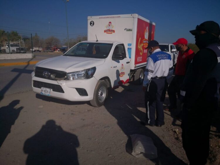 Distraído conductor ocasiona choque